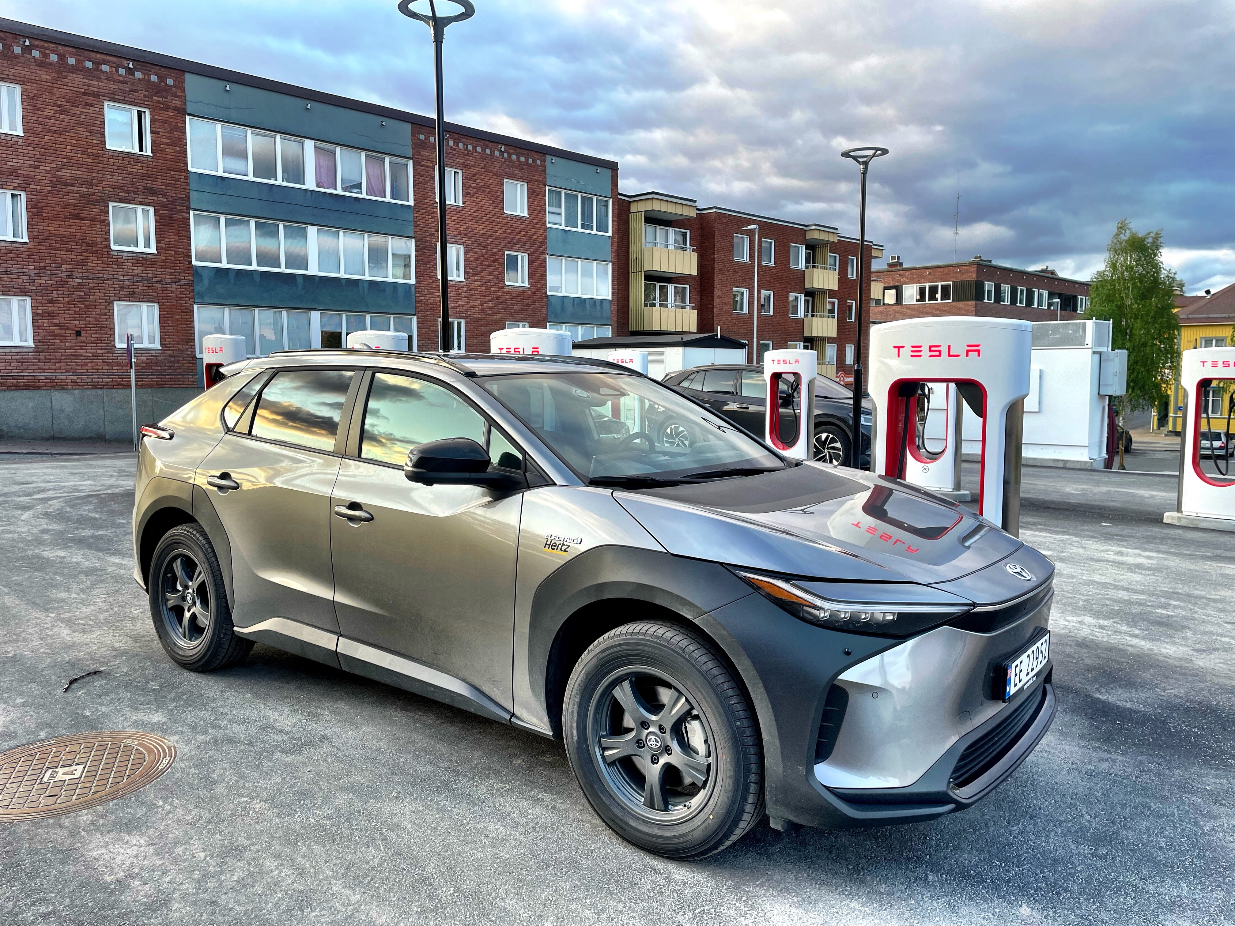 Toyota bZ4X: Rekkevidde, lading, kjente feil og priser – alt du trenger å vite